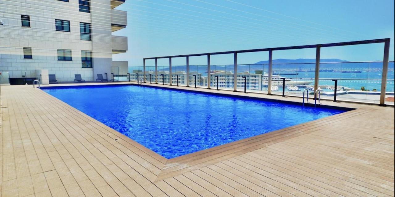 Luxurious Central Apartment With Pool Gibraltar Exterior foto